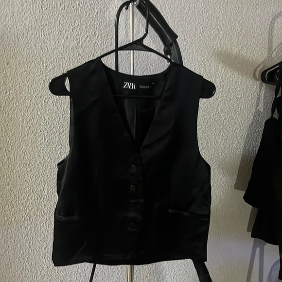 black vest - Picture 1 of 2